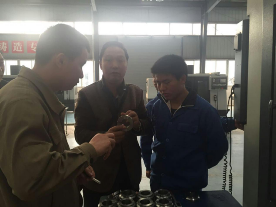 广州博兴机械厂李兴华厂长来学院多扶校区机械系指导实训生产